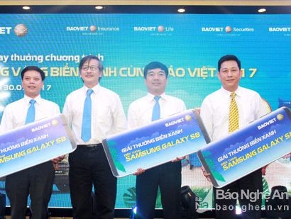 Nhiều khách hàng trúng thưởng chương trình 'Nắng vàng biển xanh Bảo Việt'