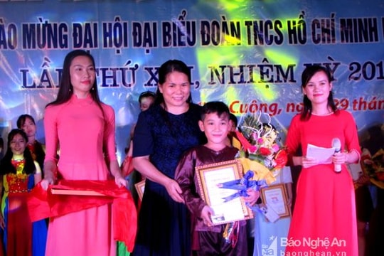 Con Cuông: Trao giải Nhất tài năng trẻ cho cậu học sinh lớp 7