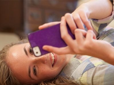 Bị phạt 5 triệu đồng vì đăng tin thất thiệt 'sờ ngực làm từ thiện'