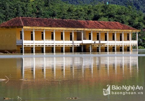 Những dấu tích còn lại trên lòng hồ thủy điện Khe Bố