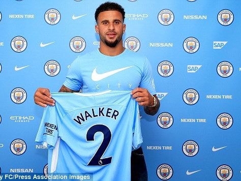 Thành Manchester thách thức Premier League