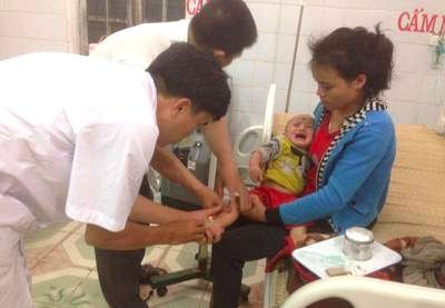 Trẻ 9 tháng phải cấp cứu do ăn măng rừng