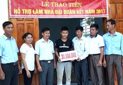 Con Cuông: Hỗ trợ gần 60 triệu đồng cho hai anh em mồ côi