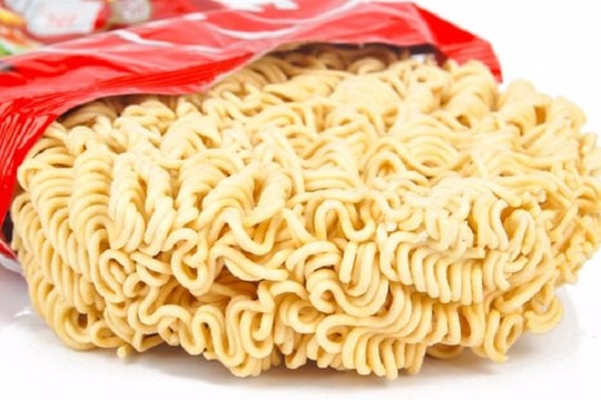 Cách ăn mỳ tôm hạn chế tối đa tác hại đến sức khỏe