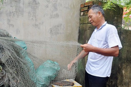 Cựu binh tàu không số kể chuyện ăn cua sống, uống nước tiểu để sinh tồn