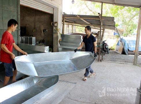 Thuyền tôn Hưng Nguyên bán chạy sau bão số 2