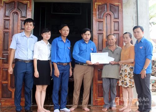 Báo Nghệ An hỗ trợ Phó bí thư Đoàn bị nạn thương tâm khi sửa nhà giúp dân sau bão