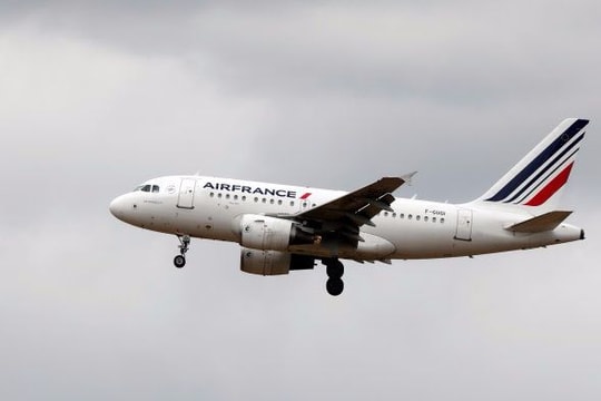 Máy bay sợ tên lửa Triều Tiên bắn bất ngờ