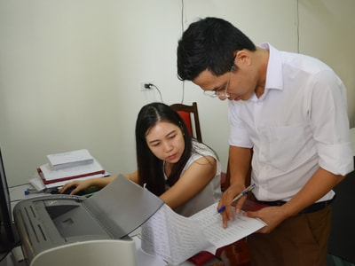 Nhiều công chức không đeo thẻ khi làm việc