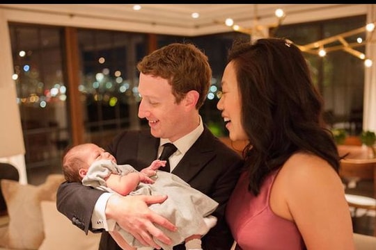 Ông chủ Facebook địu con gái tập gym gây sốt