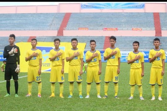 Nhiều cầu thủ U15 SLNA lọt vào 'mắt xanh' của HLV Vũ Hồng Việt