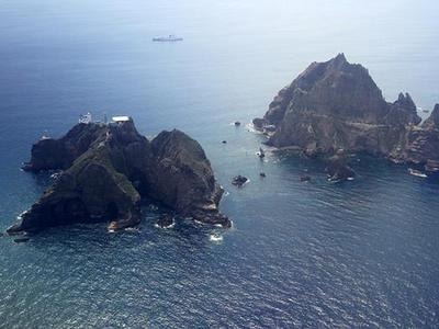 Láng giềng lục đục