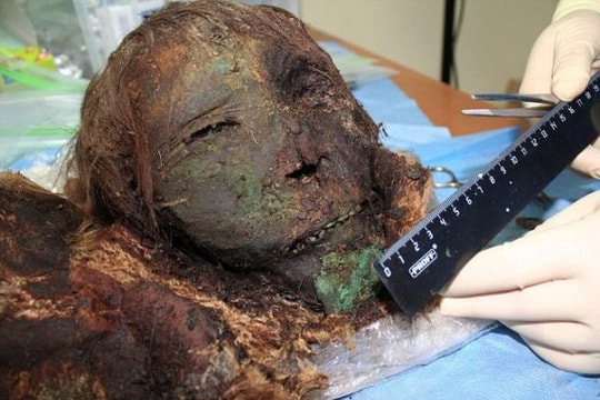 Xác ướp 'công chúa' gần 1.000 tuổi vẫn còn nguyên tóc, lông mi dài cong vút