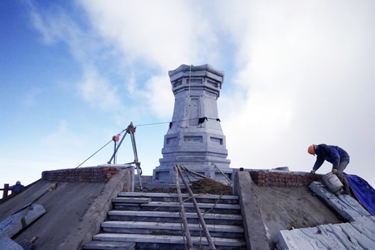Chàng trai người Nghệ và hành trình 'lát đá trên đỉnh trời' Fansipan