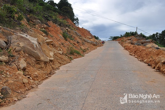 Khẩn trương khắc phục điểm sụt trượt, lấn chiếm trái phép trên đường lên núi Đại Huệ