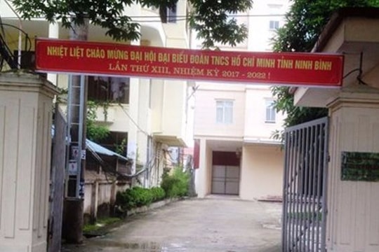 Giám đốc 'choảng' lái xe khi đi công tác tại Nghệ An