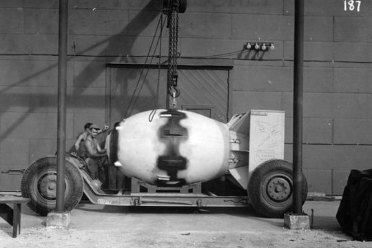 Quá trình Mỹ chuẩn bị bom nguyên tử ném xuống Nhật Bản