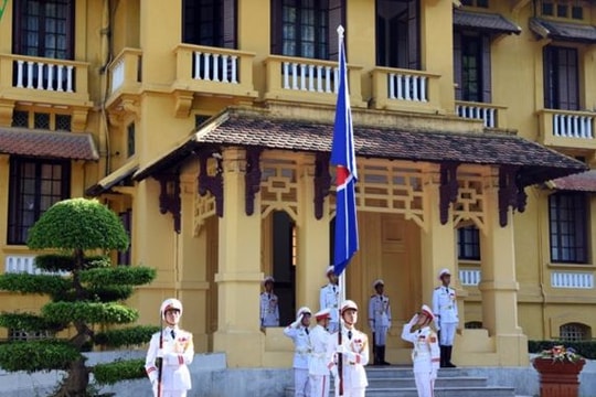 Thượng cờ tại Hà Nội kỷ niệm 50 năm thành lập ASEAN