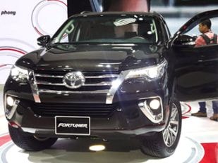 Giá ôtô giảm sâu, khách hàng vẫn thờ ơ