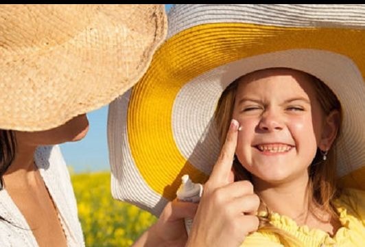 Cách bảo vệ trẻ trong những ngày nắng nóng