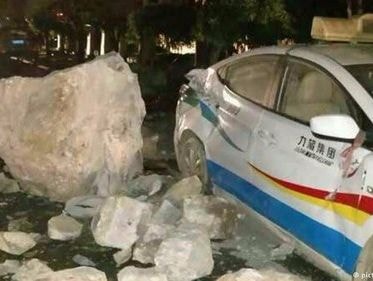 Động đất ở Trung Quốc: 100 người có thể thiệt mạng