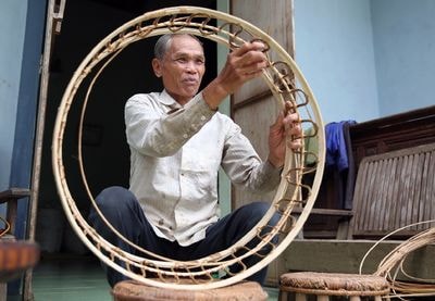 Nơi đàn ông ngồi đan, đàn bà ngồi dệt