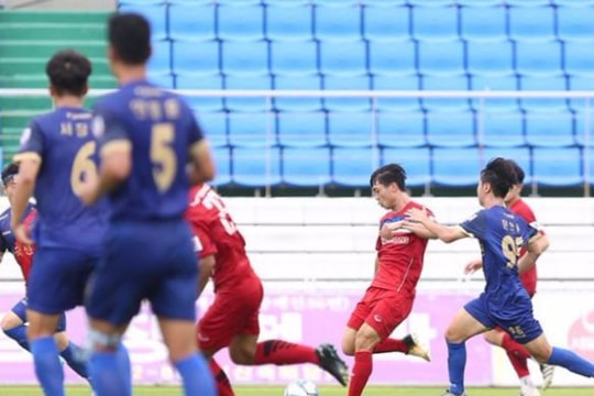 Tiền đạo phung phí cơ hội, U22 Việt Nam vẫn đánh bại Busan FC 6-1