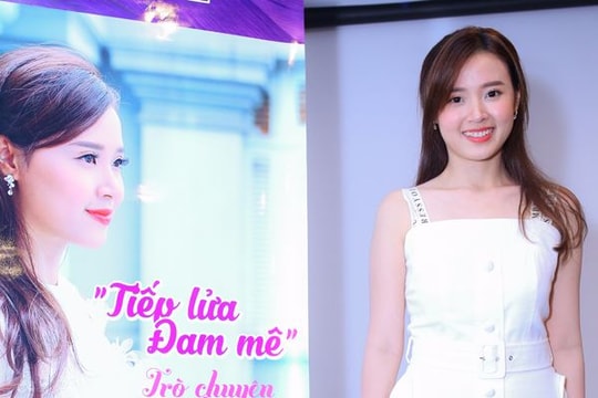 Midu vai trần gợi cảm đi giao lưu với các 'đàn em'