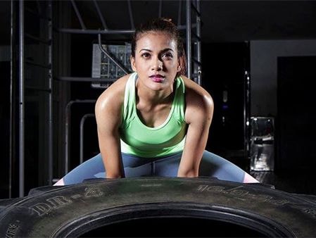 Nữ VĐV xinh đẹp chủ nhà SEA Games 29 'phá rào' đi chơi đêm