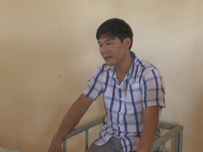 Giám đốc đi ô tô 'chôm' iPhone 7 của nhân viên cây xăng