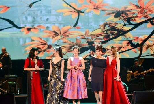 Mỹ Tâm gây ấn tượng với màn hòa giọng cùng 4 diva nhạc Việt