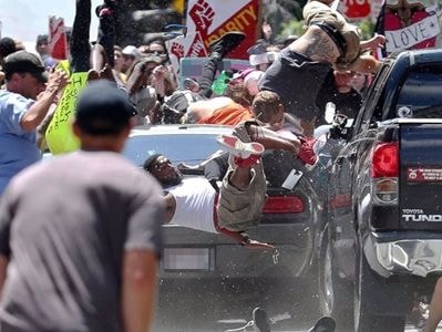 Vụ lao xe vào biển người ở Mỹ qua lời kể của nhân chứng