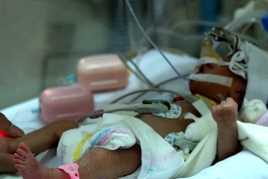 Bé gái vừa chào đời đã lên cơn nghiện ma túy