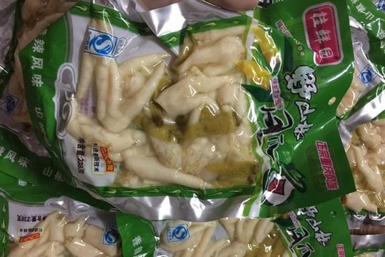 Người Việt 'cuồng' chân gà cay Trung Quốc 9 tháng không hỏng