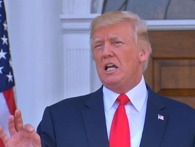 Nhà Trắng bảo vệ Trump sau bình luận về hỗn loạn ở Virginia