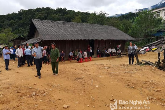 Bị đuối nước trên đường mua bò chọi