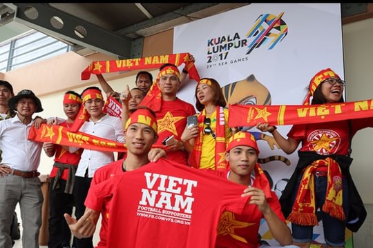 CĐV đến sân sớm bốn tiếng để cổ vũ U22 Việt Nam