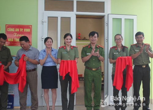 Tặng nhà tình nghĩa cho chiến sỹ công an khó khăn