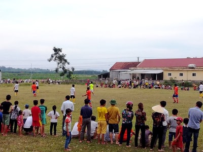 Giao lưu bóng đá đoàn kết lương - giáo
