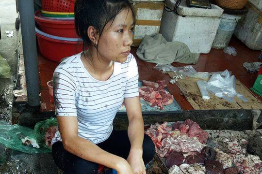 Hắt dầu nhớt vào sạp thịt heo bị chín tháng tù