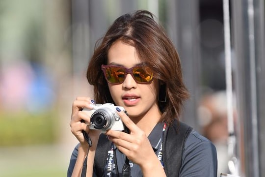 Vẻ đẹp hút hồn của nữ phóng viên tại SEA Games 29