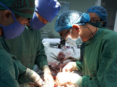 Cứu sống bệnh nhân bị vỡ phình động mạch chủ