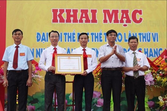 Phường Nghi Thu (Cửa Lò) đón nhận Huân chương Lao động hạng Nhì