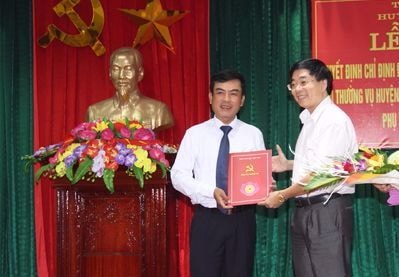Công bố Quyết định bổ nhiệm Phó Bí thư Huyện ủy Con Cuông