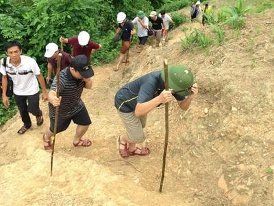 Chuyện những người 'làm chế độ' cho tử thi