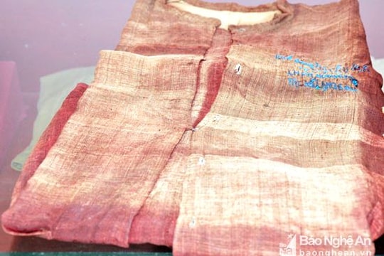 Chiếc áo lụa Bác Hồ tặng người con ưu tú làng Yên Phúc
