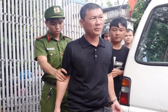 Phá sới gà, bắt 40 người