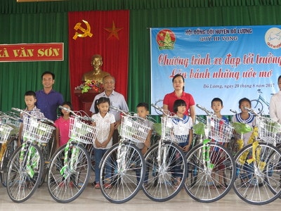 Tặng 36 chiếc xe đạp cho học sinh có hoàn cảnh khó khăn ở Đô Lương