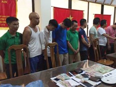 12 lái xe buýt tụ tập đánh bạc dưới hình thức xóc đĩa ăn tiền