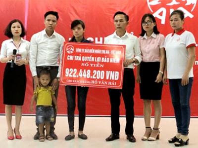 Bảo hiểm AIA chi trả gần 1 tỷ đồng cho khách hàng rủi ro ở Nghệ An